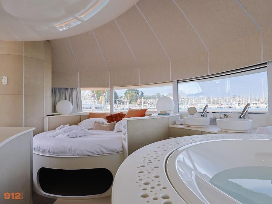 Anthenea Suite Hoteliere Flottante Perros-Guirec Exterior foto